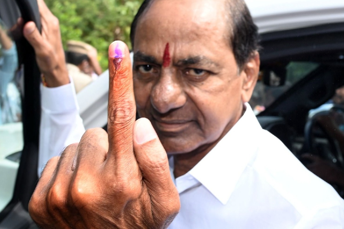 Telangana: KCR casts vote in Chintamadaka village