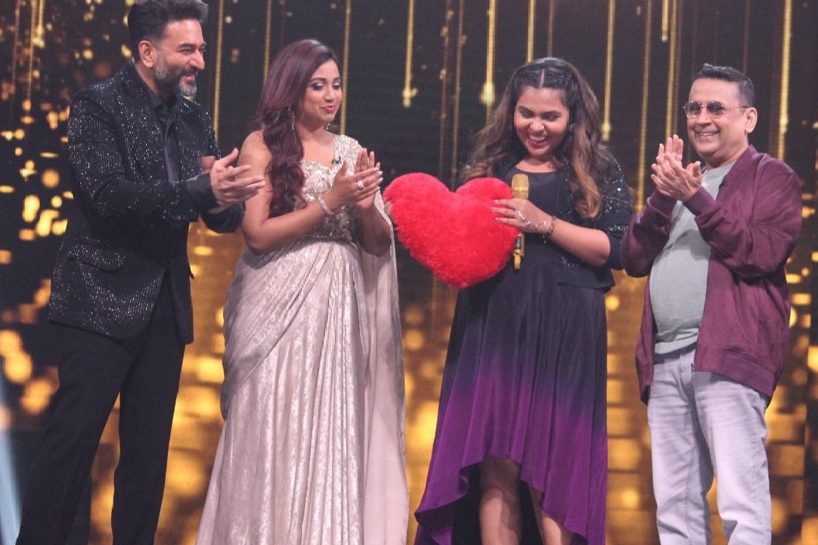 Shekhar Ravjiani, Shreya Ghoshal give gift to 'Indian Idol 14' contestant