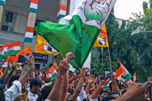 Riding on anti-incumbency, Congress finally captures Telangana