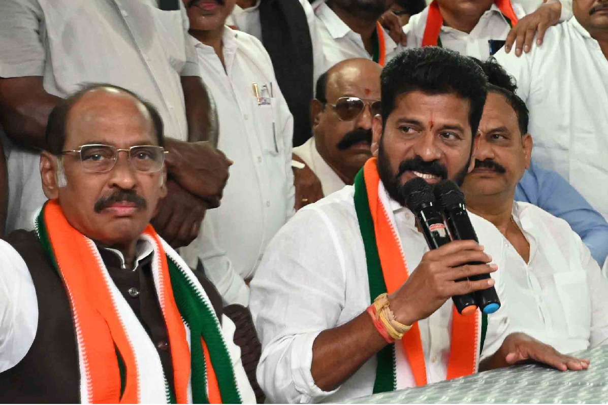 Telangana Congress MLAs meet to elect leader