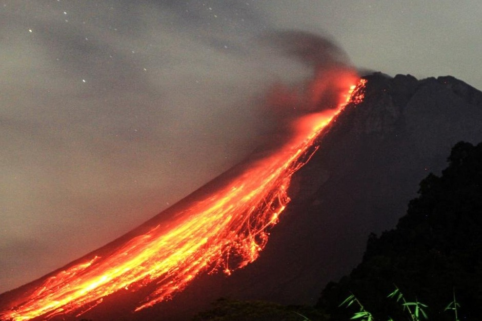 Indonesia's Merapi volcano erupts