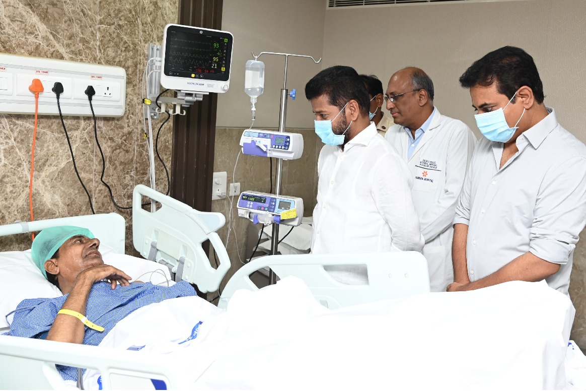 Telangana CM calls on KCR at hospital