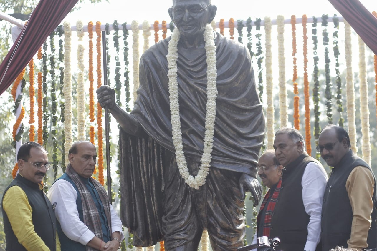 'PM Modi's decisions reflect Mahatma Gandhi's ideas', Rajnath unveils life-size statue