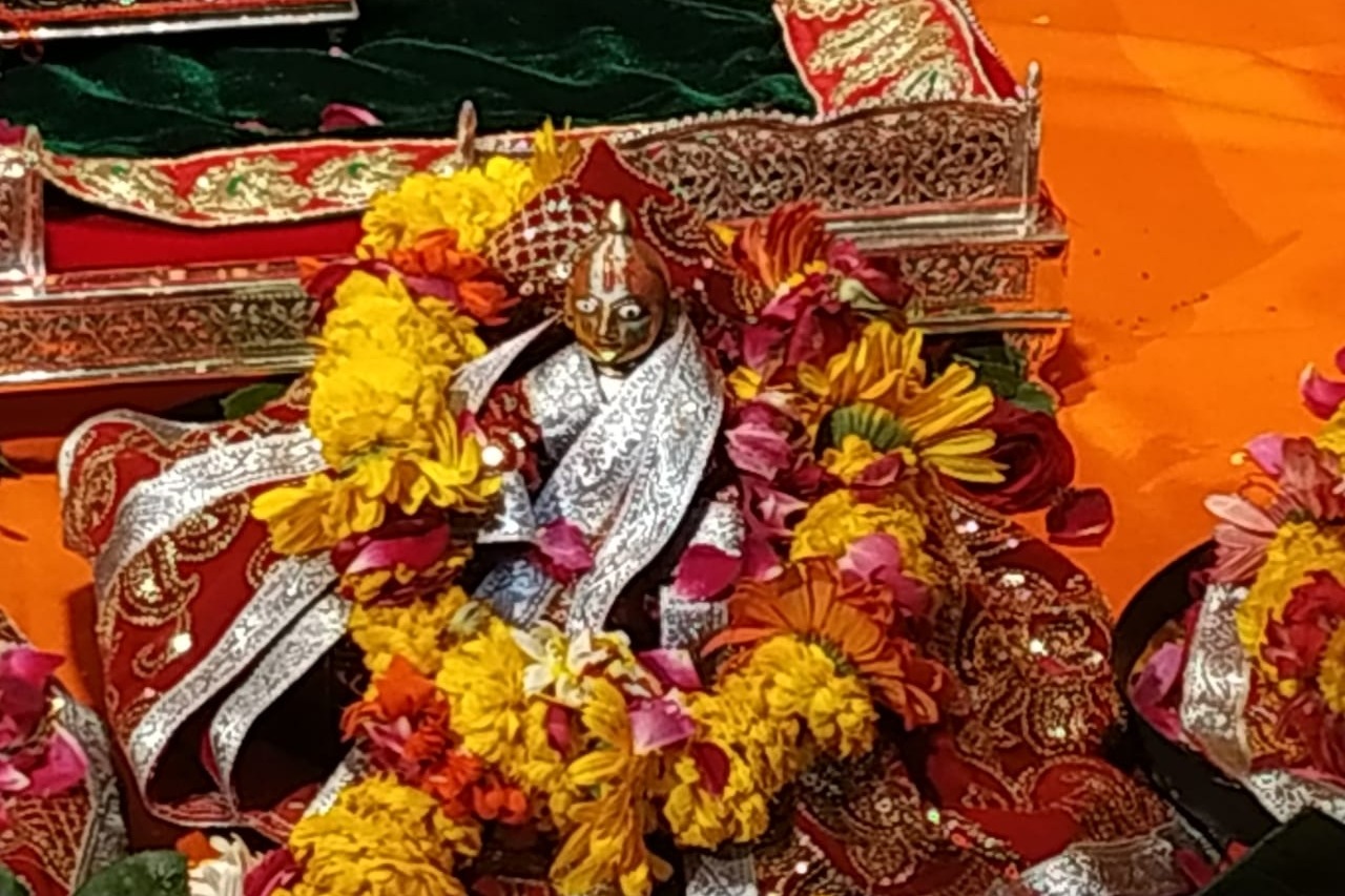 Procession with tableaux on Ram Lalla before main ceremony