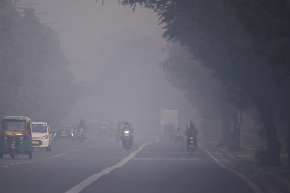 Delhi records min temp of 6.8 degrees, air quality 'very poor'