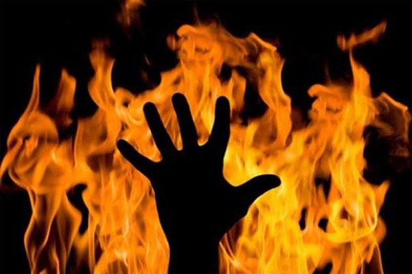 Miscreants set fire to train in Dhaka, 4 dead