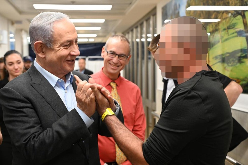 Netanyahu meets families of hostages amid rumours of their imminent release