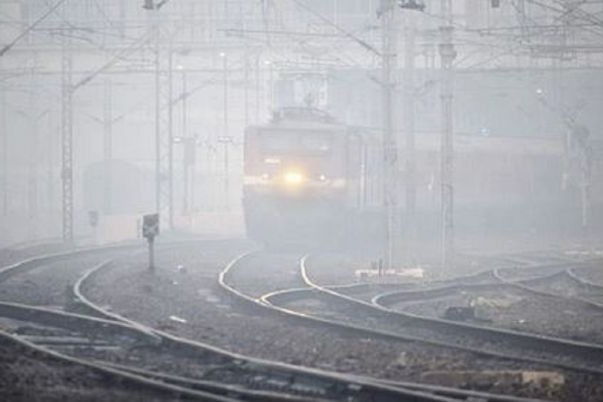 Fog blankets Delhi, flight and train schedules hit due to poor visibility