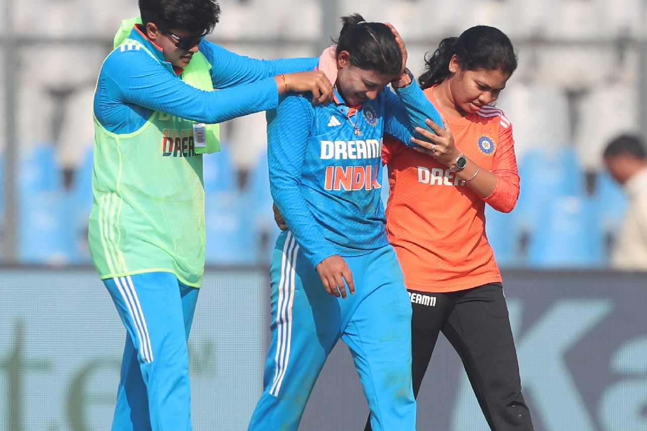 IND-W v AUS-W: Sneh Rana suffers collision; Harleen comes in as concussion substitute