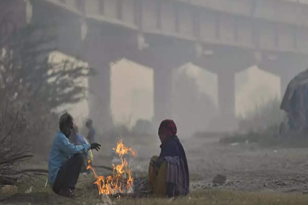 Cold wave tightens grip, Delhi shivers at min 7.3 degrees