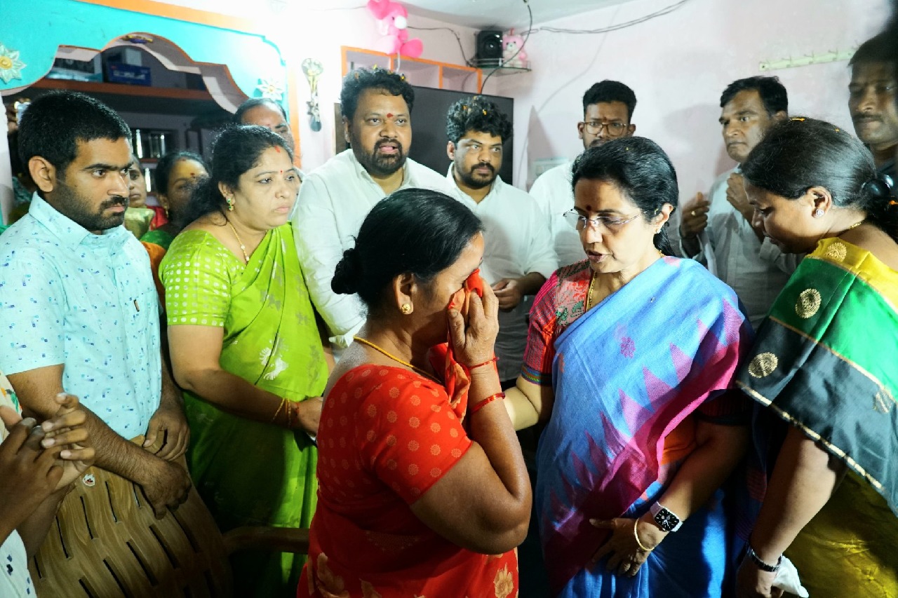 Chandrababu Naidu’s wife continues ‘Nijam Gelvali’ yatra, consoles kin of party workers