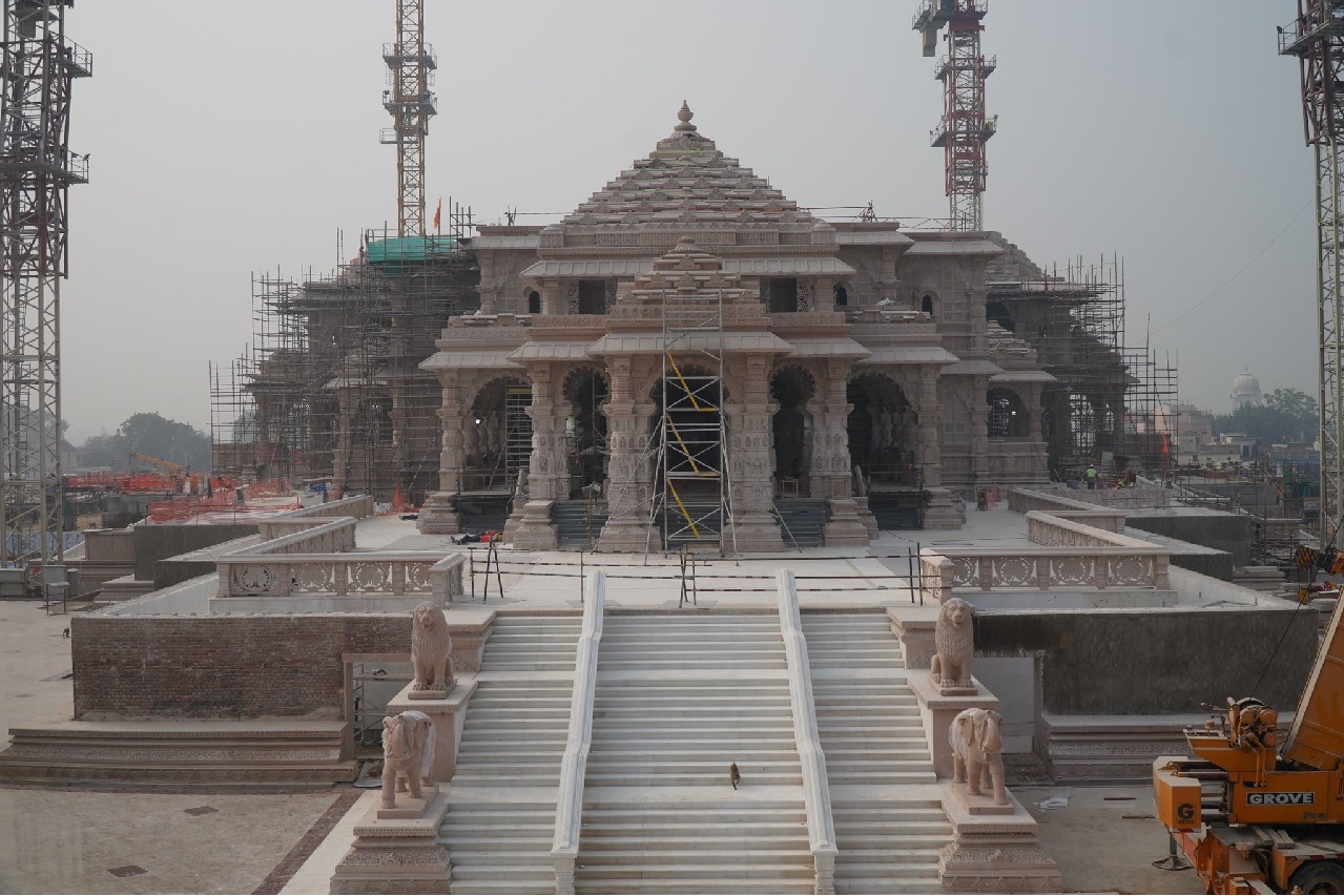 108-feet long incense stick on its way to Ayodhya from Gujarat