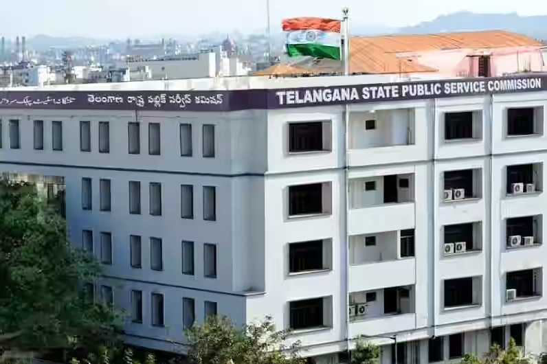 Telangana Governor accepts resignations of TSPSC chairman, members