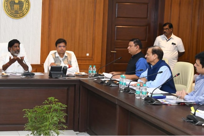 Telangana Cabinet sub-committee reviews status of Praja Palana applications