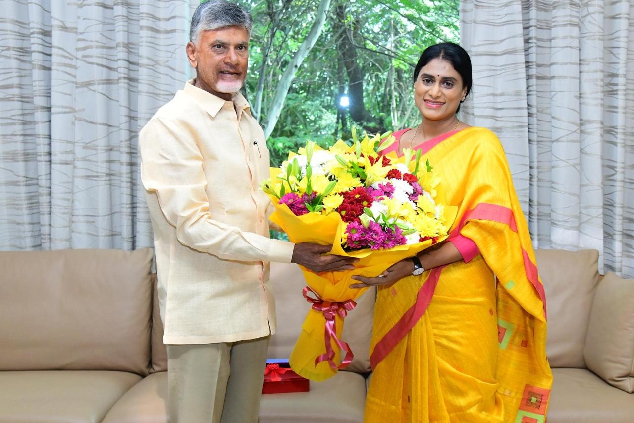 Sharmila meets Chandrababu to invite him for son’s wedding