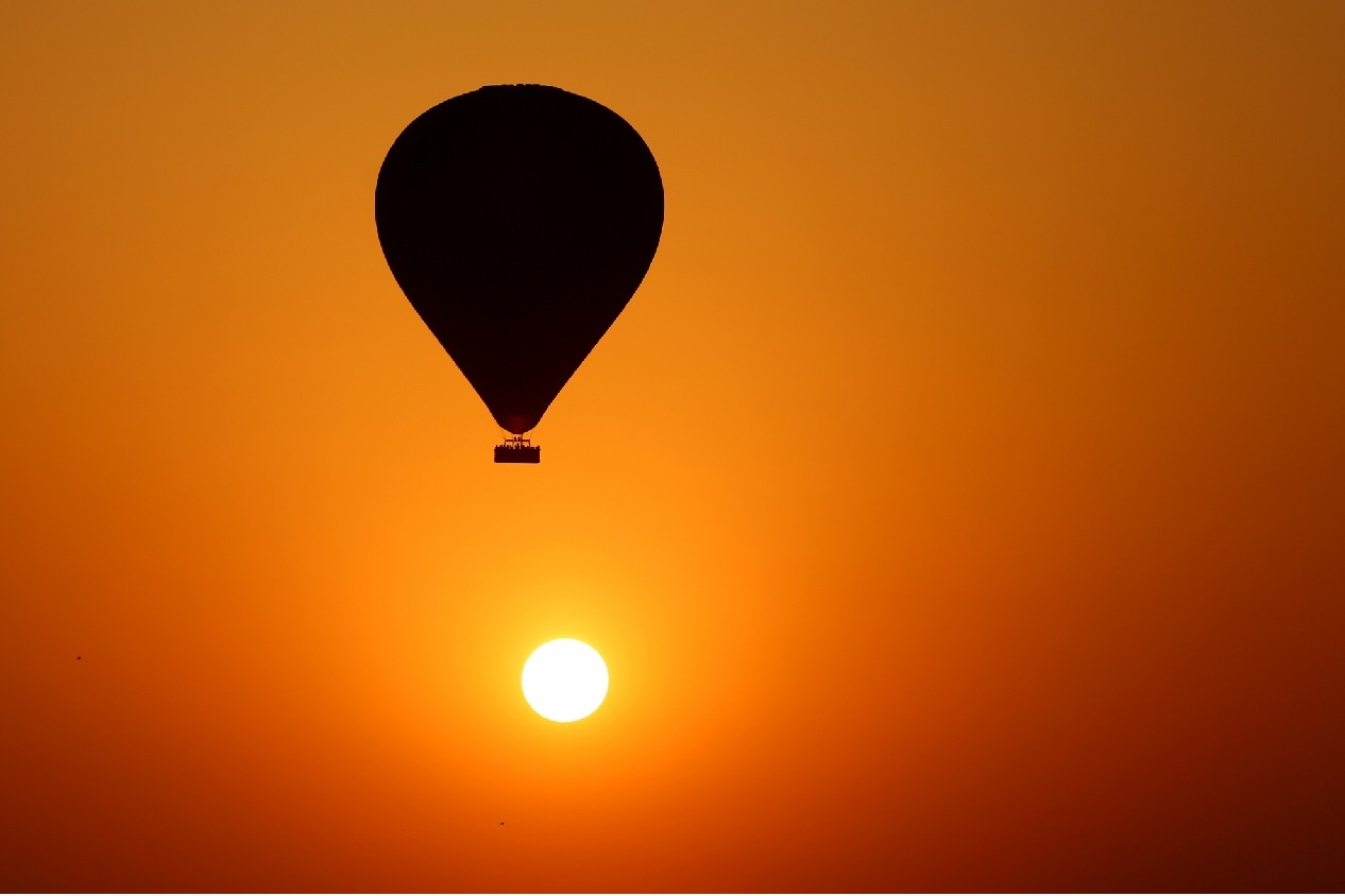 Hot air balloon crash in Arizona desert kills 4