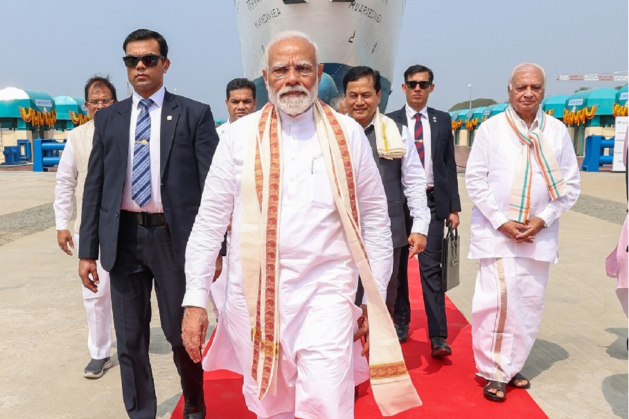 PM Modi slept on the floor at Govt Guest House in Kochi