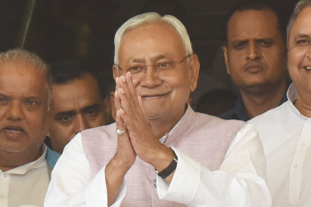 How Nitish has been alternating between love and hate for BJP, RJD since 2000