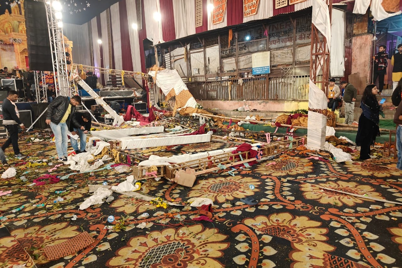 One dead, 17 injured as stage collapses in Delhi’s Kalkaji temple