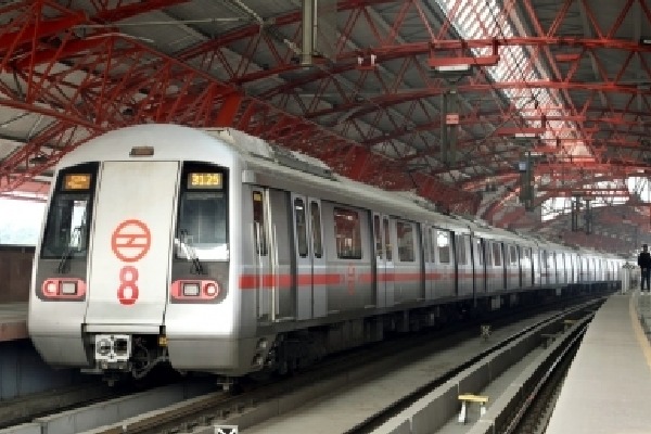 Man jumps in front of Delhi Metro train, dies