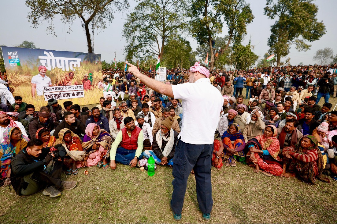 Central govt give waivers to industrialists but not to farmers: Rahul Gandhi