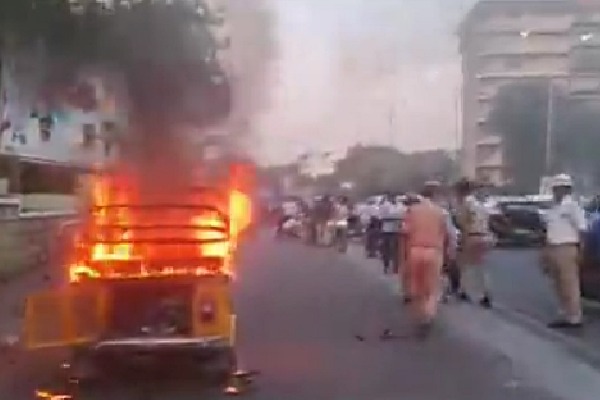 Auto rickshaw driver sets vehicle ablaze in Hyderabad in protest