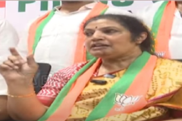 Purandeswari Highlights Chandrababu's Request for Special Package, Not Special Status