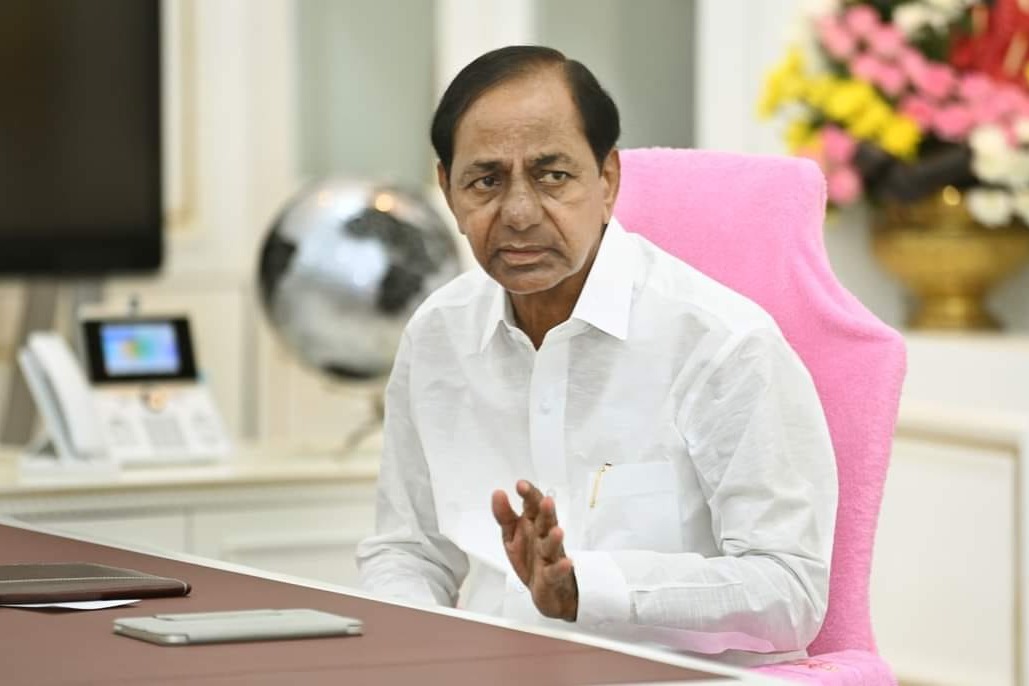 KCR Visits Telangana Bhavan After Three Months