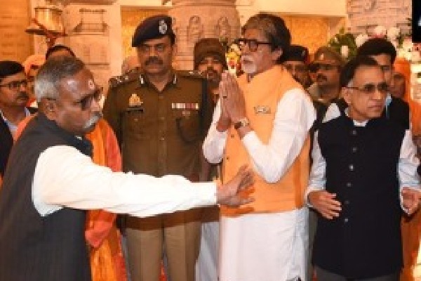 Amitabh Bachchan offers prayers at Ram Mandir in Ayodhya