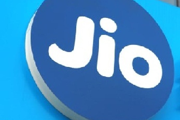 Jio asks out Airtel users on a Valentine's date: A playful nudge or a serious challenge?