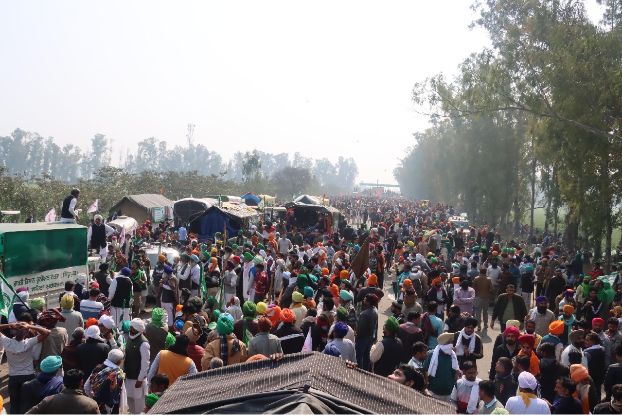 Amid tension, protesting farmers to hold talks with Union ministers in Chandigarh