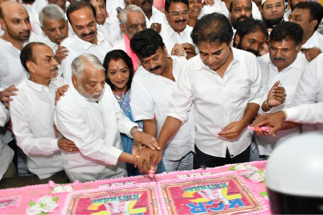 BRS celebrates KCR’s 70th birthday