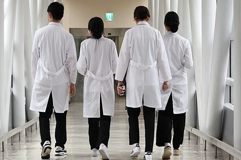 South Korea: More than 6,400 trainee doctors submit resignations