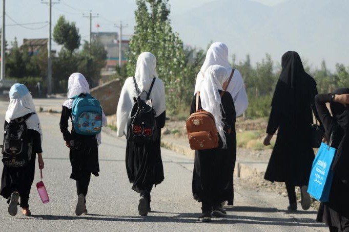 Afghan govt allows girls to enroll in state-owned medical institutes