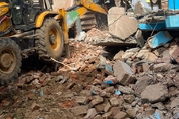 Tenant killed during demolition of house in Hyderabad