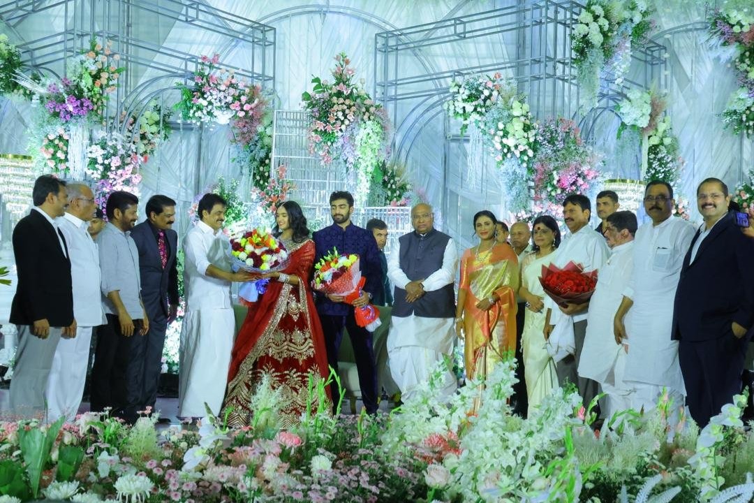 Kharge attends wedding reception of Sharmila's son