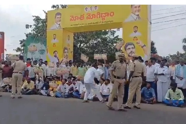 TDP workers protest at Chandrababu's residence over election ticket allocation