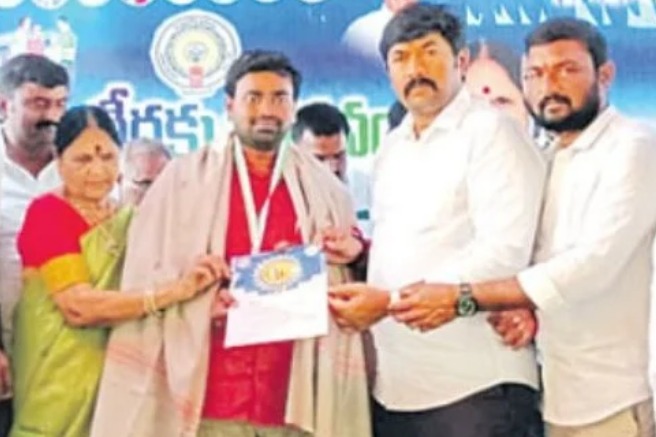 Darshi YSRCP In-Charge Pledges Salary to Volunteers if Elected MLA