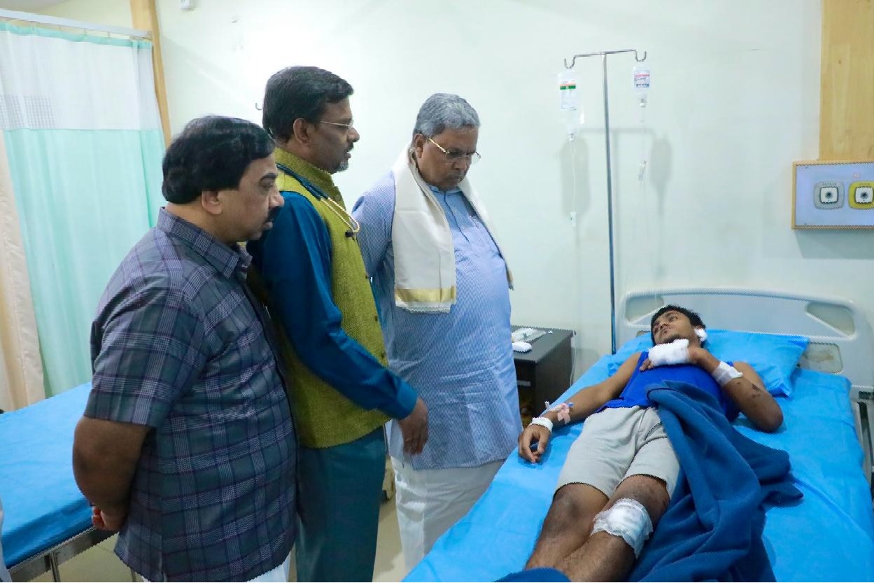 K’taka CM Siddaramaiah visits cafe blast victims in hospital, blames NIA, IB for intel failure