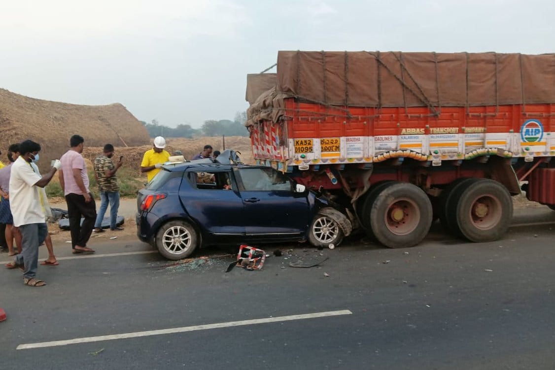 Newlywed couple among 5 killed in Andhra accident