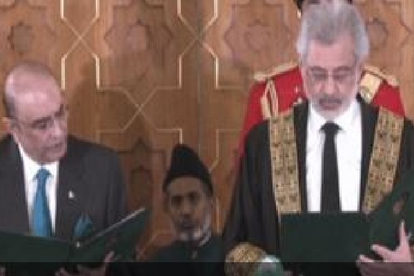 Asif Ali Zardari takes oath as 14th president of Pakistan