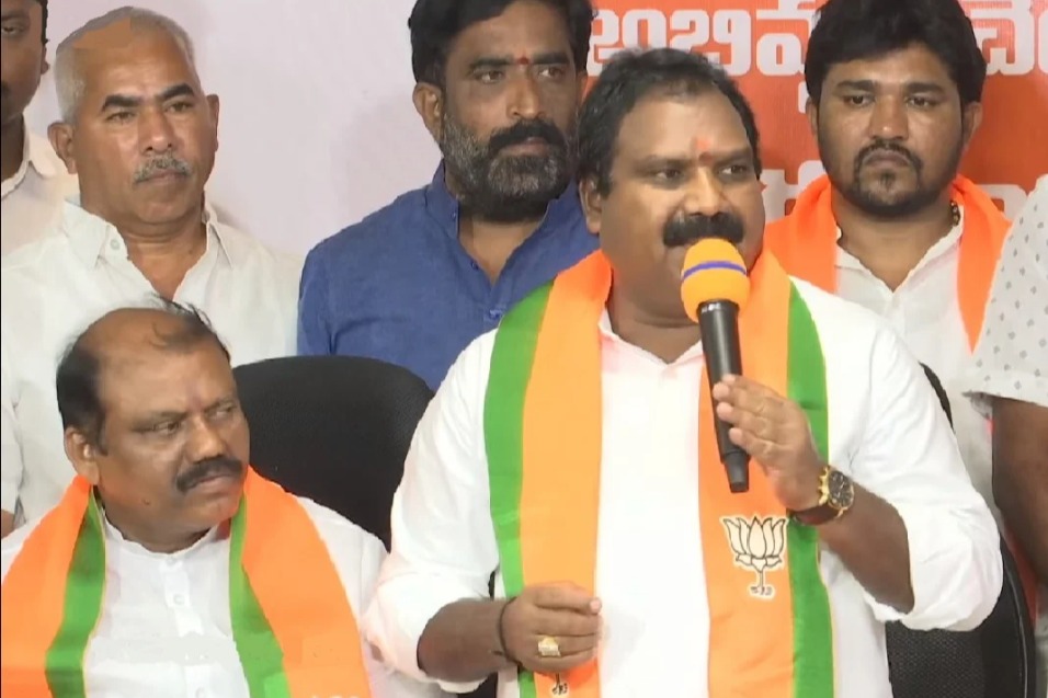 BRS leader Aroori Ramesh joins BJP