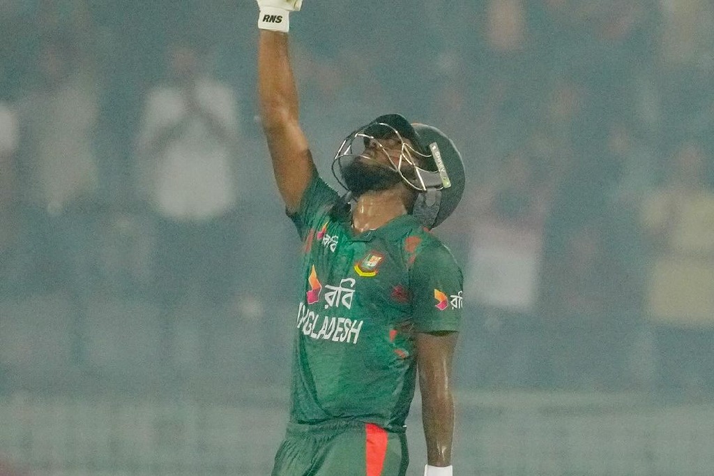 Bangladesh Jaker Ali taken to hospital after on-field collision