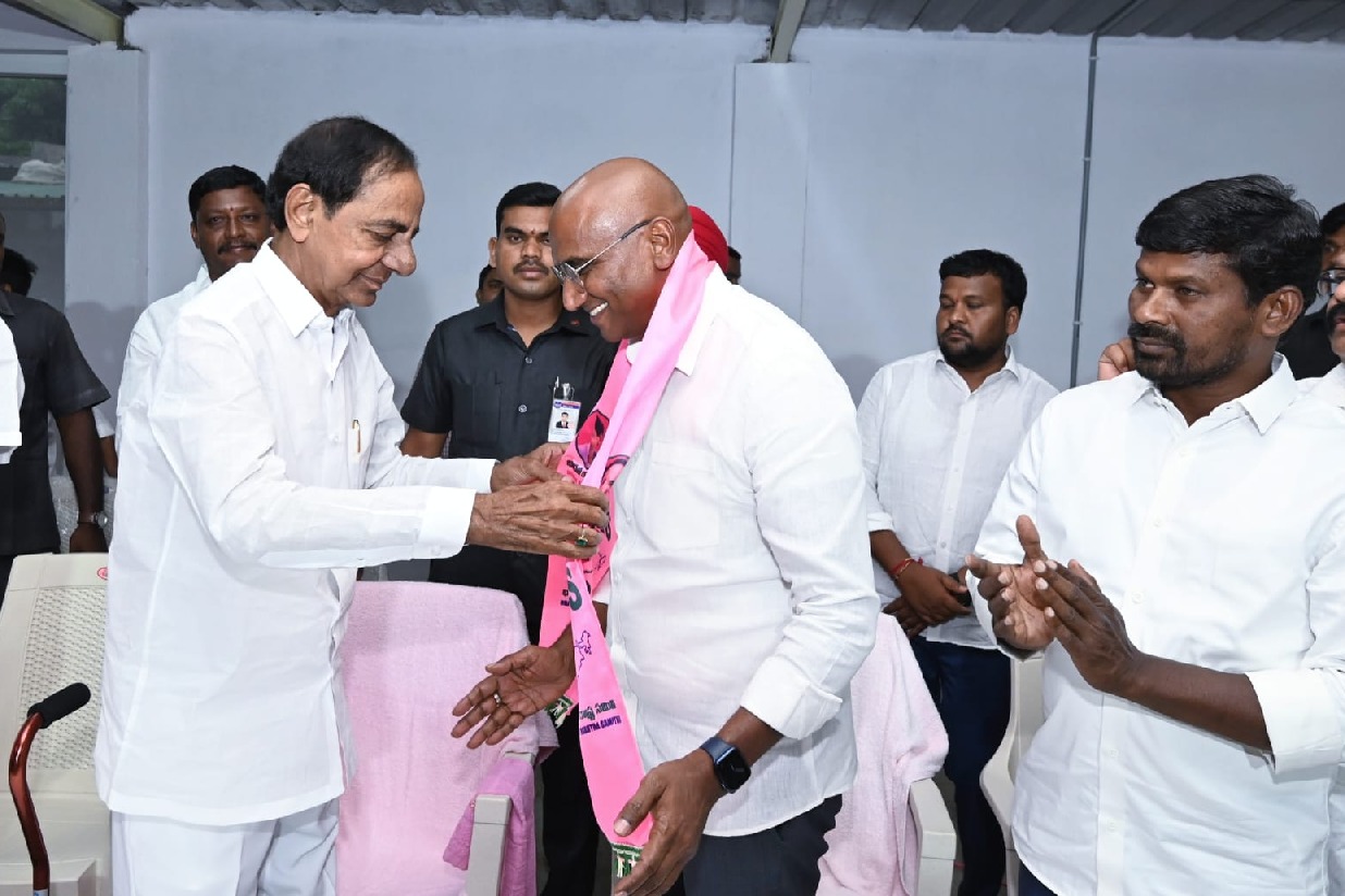 KCR to appoint Praveen Kumar as BRS general secretary