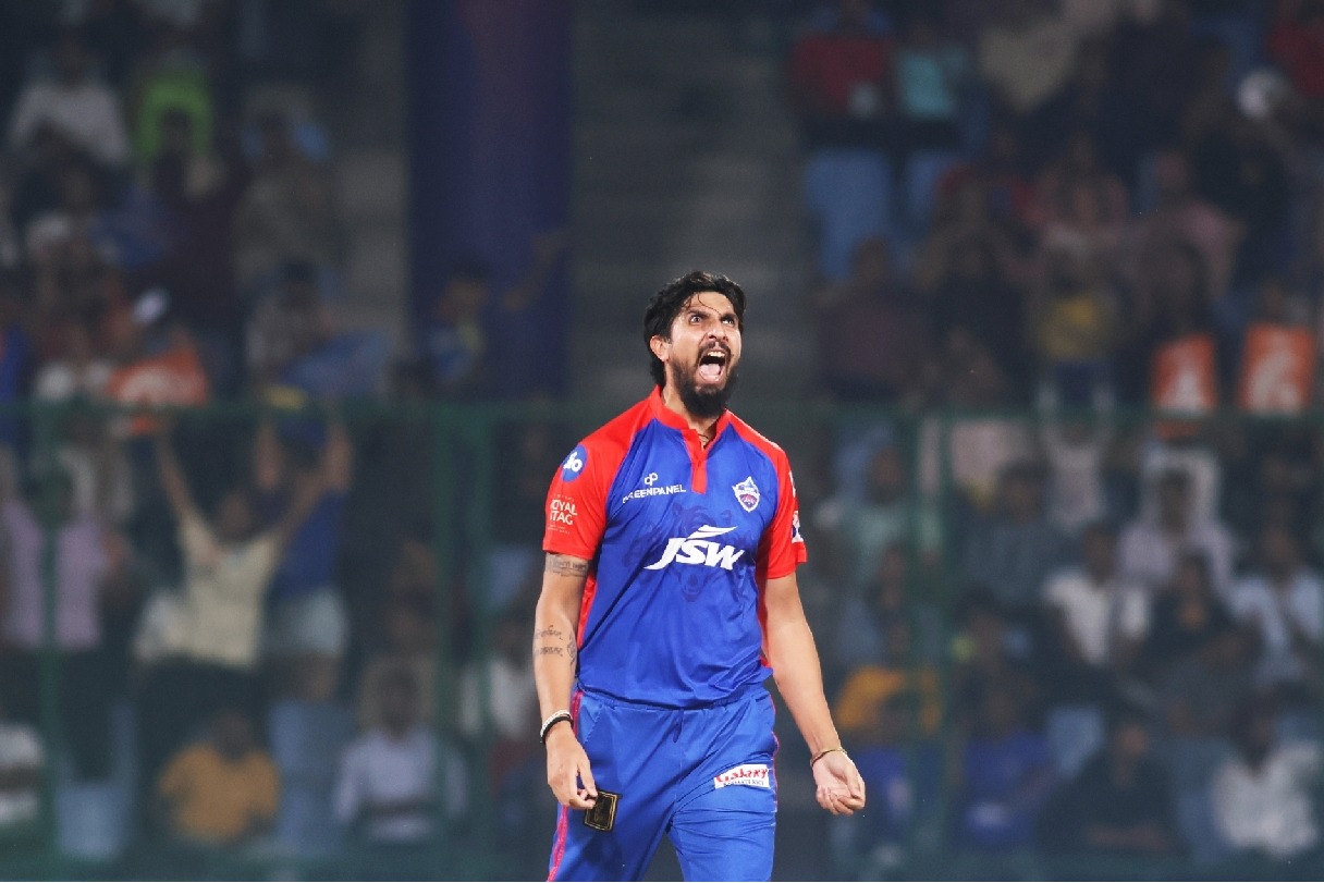 IPL 2024: Delhi Capitals' Ishant Sharma twists his ankle, goes off the field