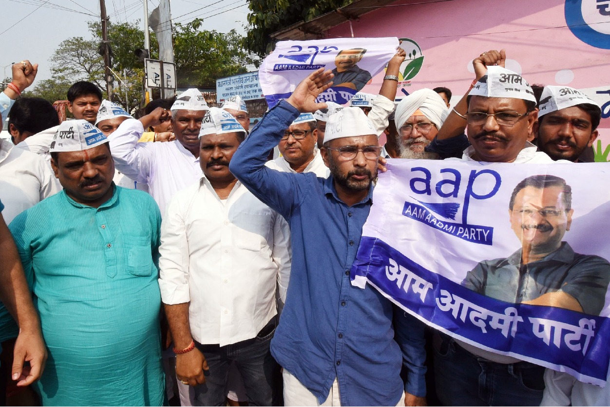 AAP office 'sealed' in Delhi, party to seek ECI's intervention