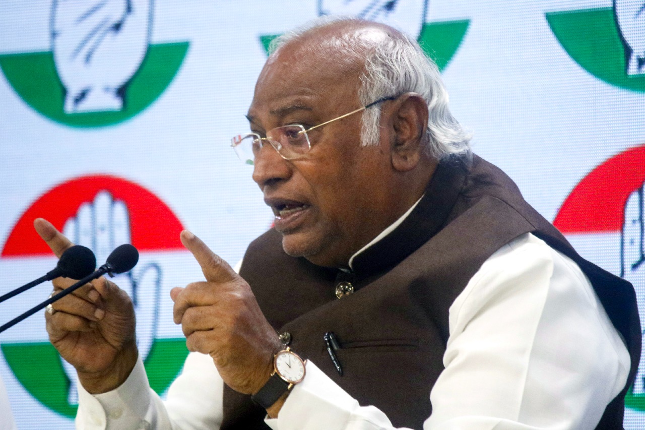 Mallikarjun Kharge hits back at PM Modi's 'bullying a Cong culture' remark