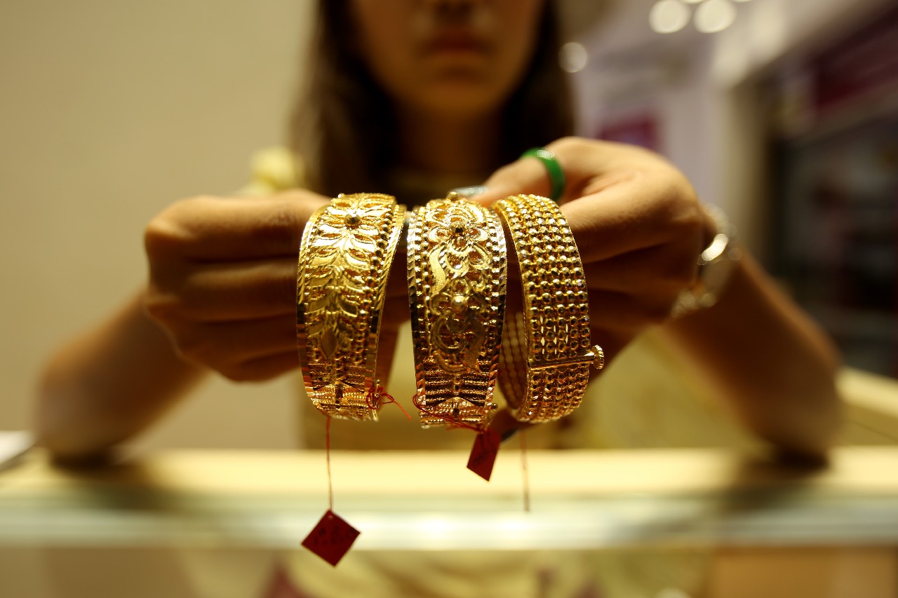 Gold price surges to record high