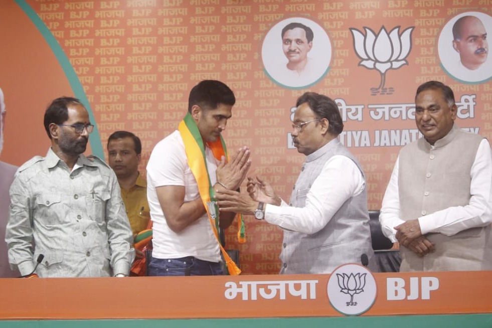 Boxer Vijender Singh quits Congress, joins BJP