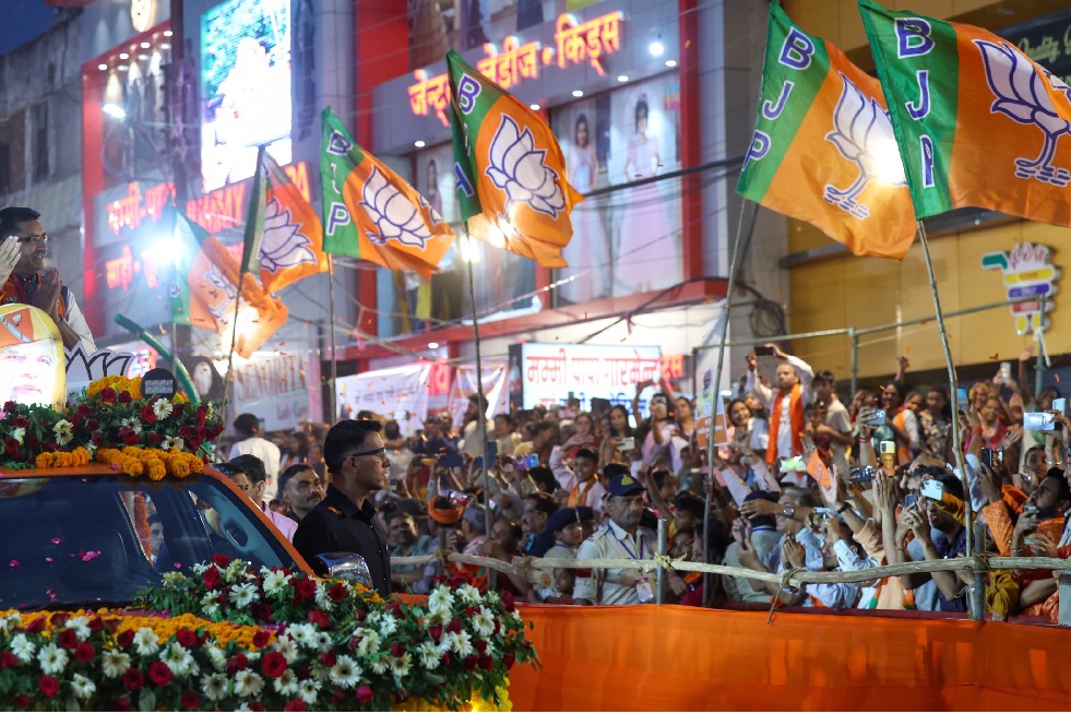 Rousing reception to PM Modi's roadshow in Jabalpur